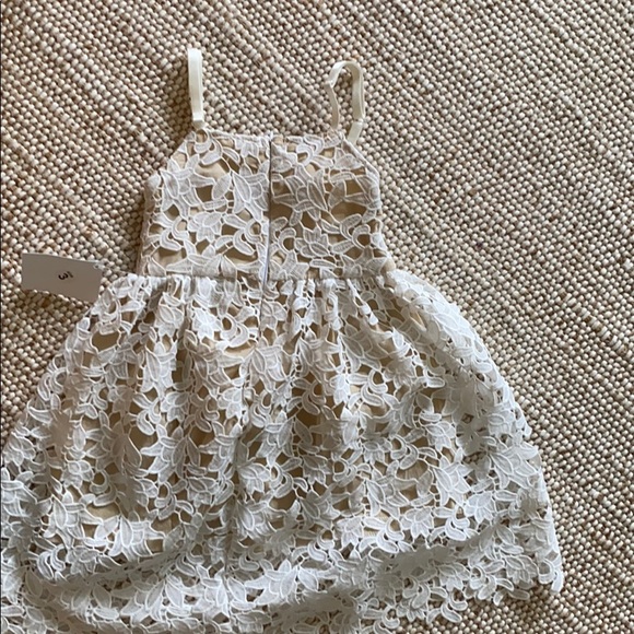 Modern child white lace dress - Picture 4 of 5